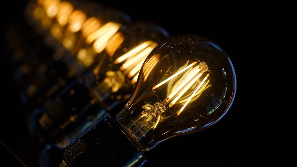 Energia electrică s-a scumpit cu aproape 57%, la nivelul lunii februarie