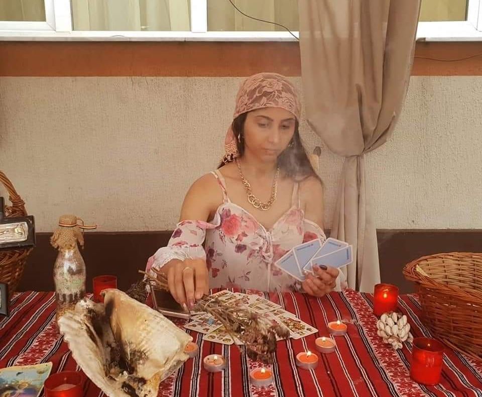 Vrăjitoarele Fatima și Tamara, reținute de poliție pentru șantaj. Detalii cutremurătoare din anchetă (VIDEO)