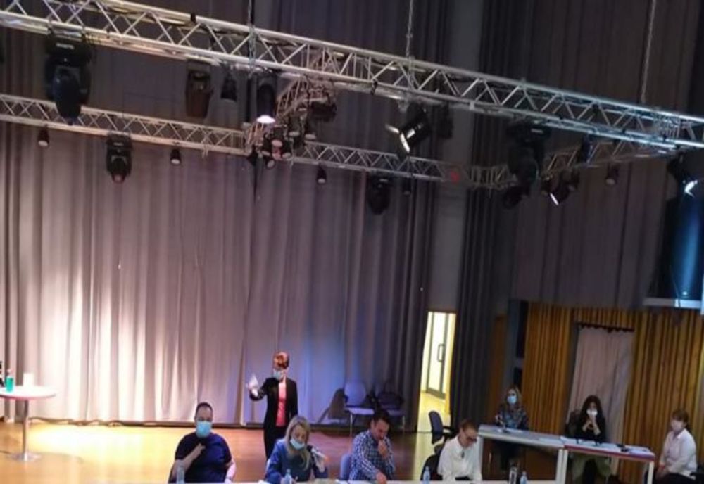 Primarul Robert Negoiță, fără mască și... cu mască în ședința Consiliului local al Sectorului 3