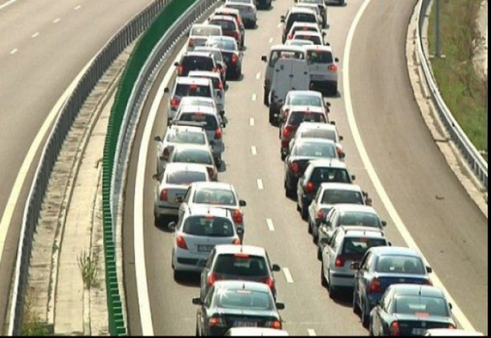 Mare aglomerație pe Autostrada Soarelui. Se circula în coloană pe sensul spre litoral