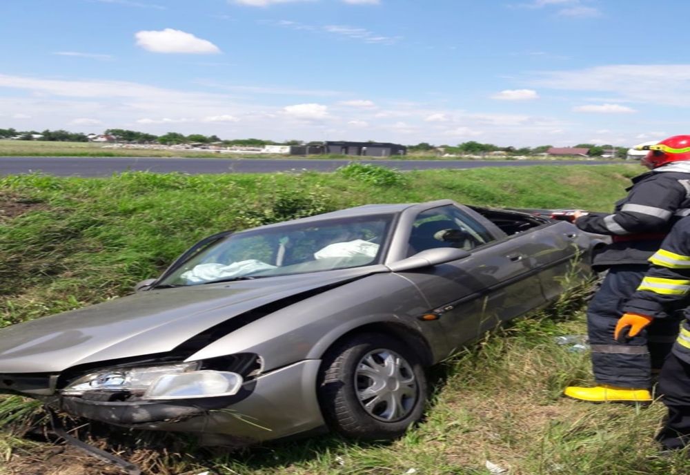 Accident cu microbuz în Giurgiu. Trei oameni au fost răniți