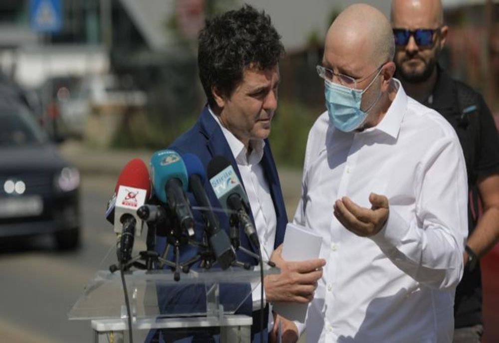 FOTO-VIDEO Replici DURE și îmbrânceli între Nicușor Dan și Aurelian Bădulescu, în plină stradă