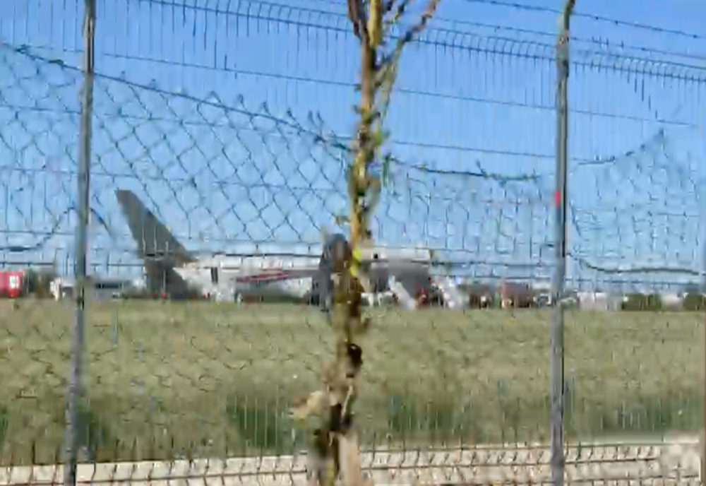 84 de pasageri, printre care militari americani, evacuați după o defecțiune tehnică pe aeroportul Băneasa