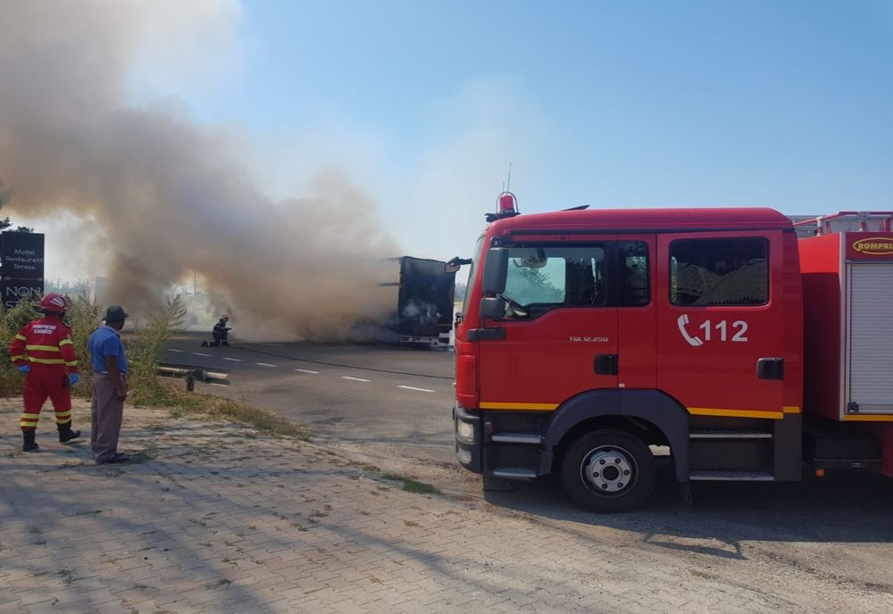 FOTO| TIR în flăcări pe DN2A