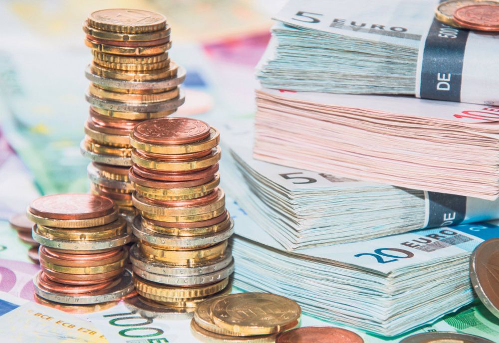 Leul s-a depreciat miercuri în raport cu principalele valute