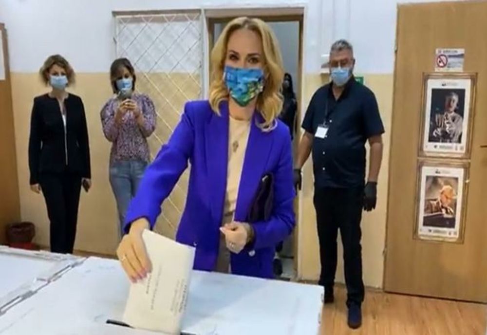 Gabriela Firea a votat la ora 7, imediat după deschiderea urnelor
