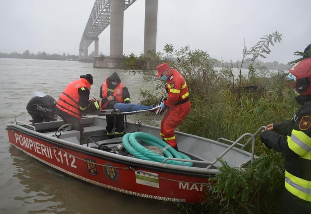 Șase persoane salvate din Dunăre după ce două ambarcațiuni s-au ciocnit