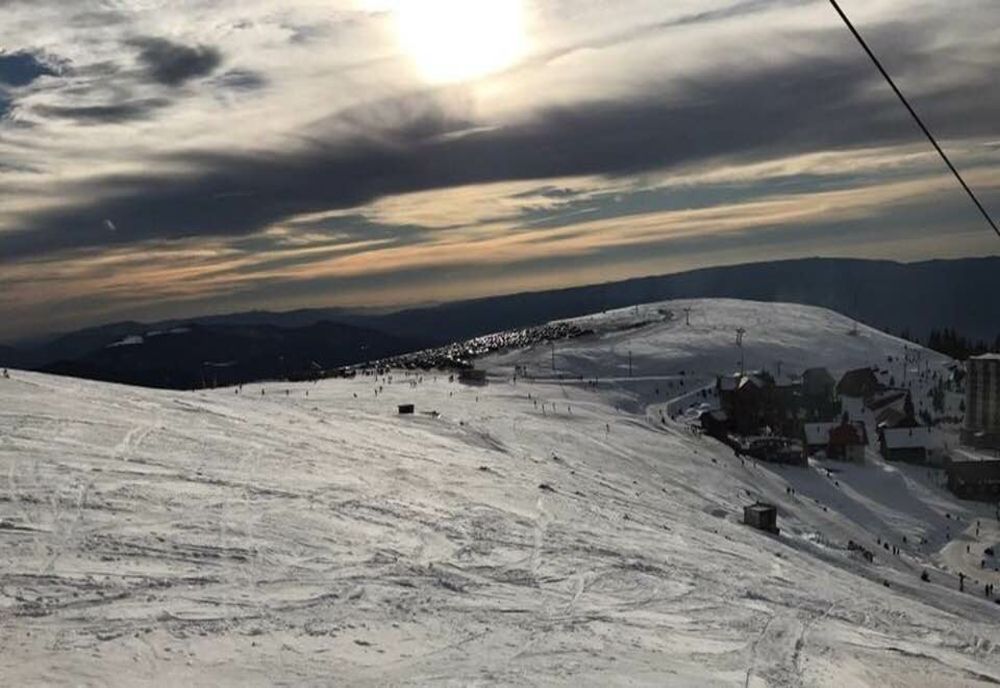 Ninsoare și temperaturi sub zero grade, în Banatul Montan