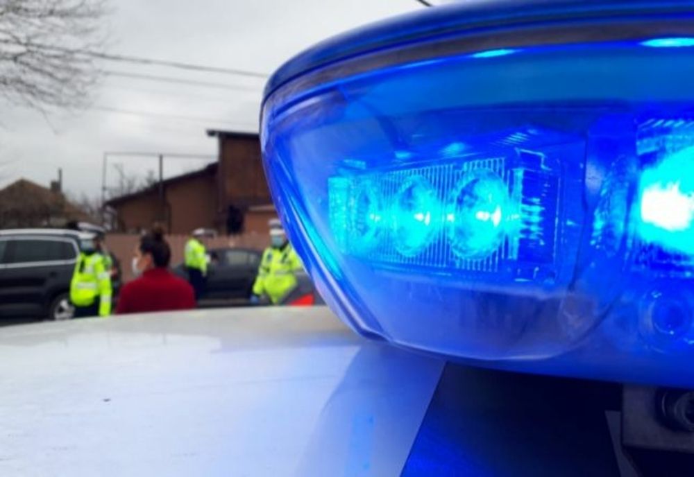 Trafic blocat pe DN1 după ce un camion cu electrocasnice s-a răsturnat  