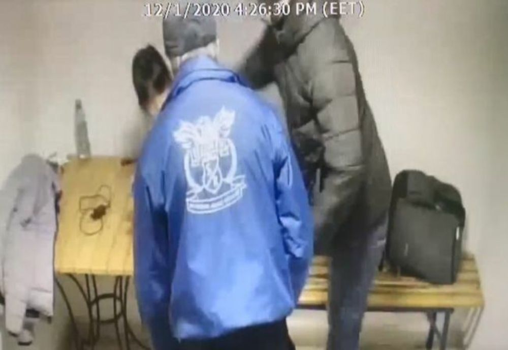 VIDEO Filmarea în care tânăra de etnie romă este agresată într-un hipermarket din Brașov a fost făcută publică!