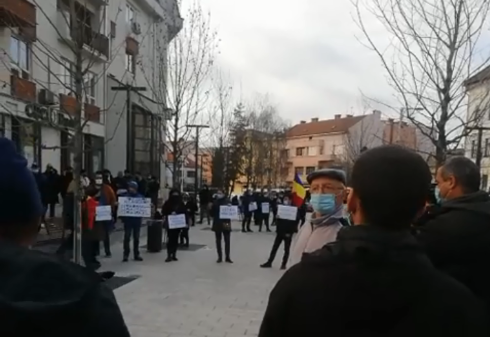 VIDEO | Zeci de clujeni protestează la Cluj împotriva restricţiilor