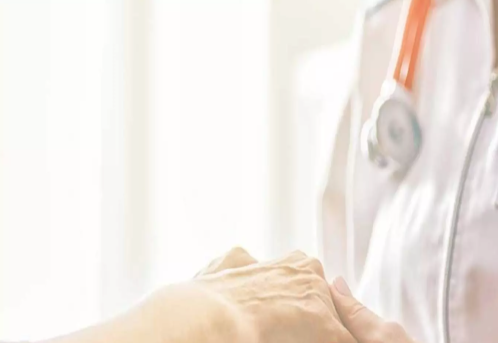 Cancerul, tratat cu promisiuni deșarte. Document-bombă: o operație pe zi la oncologie