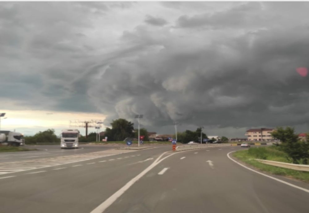 FOTO+VIDEO/ Fenomene meteo neobișnuite în județul Buzău