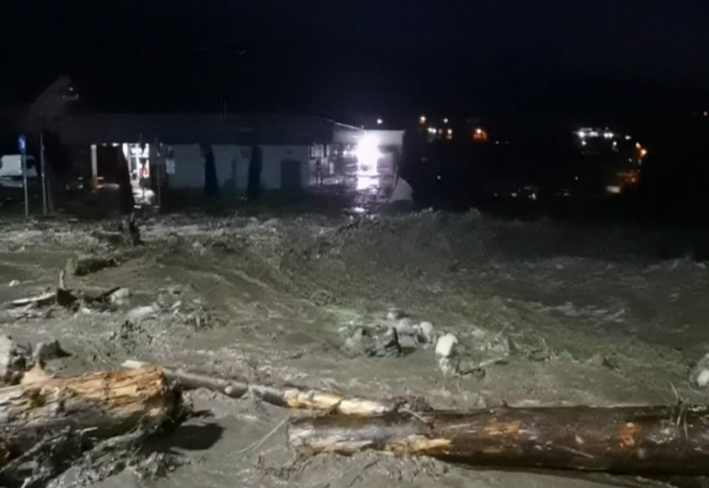 Ploile torențiale fac ravagii în mai multe județe din România