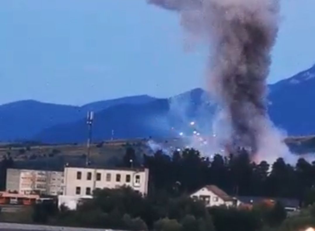 VIDEO Explozie la o uzină de lângă Zărneşti! O persoană A MURIT!