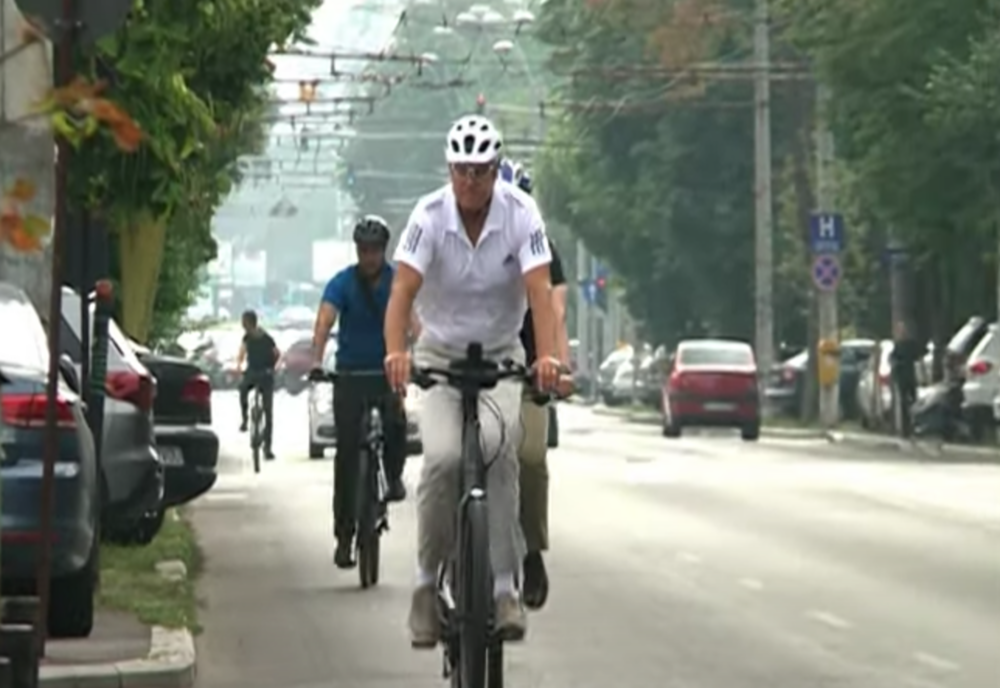 VIDOE - Klaus Iohannis a venit cu bicicleta la birou
