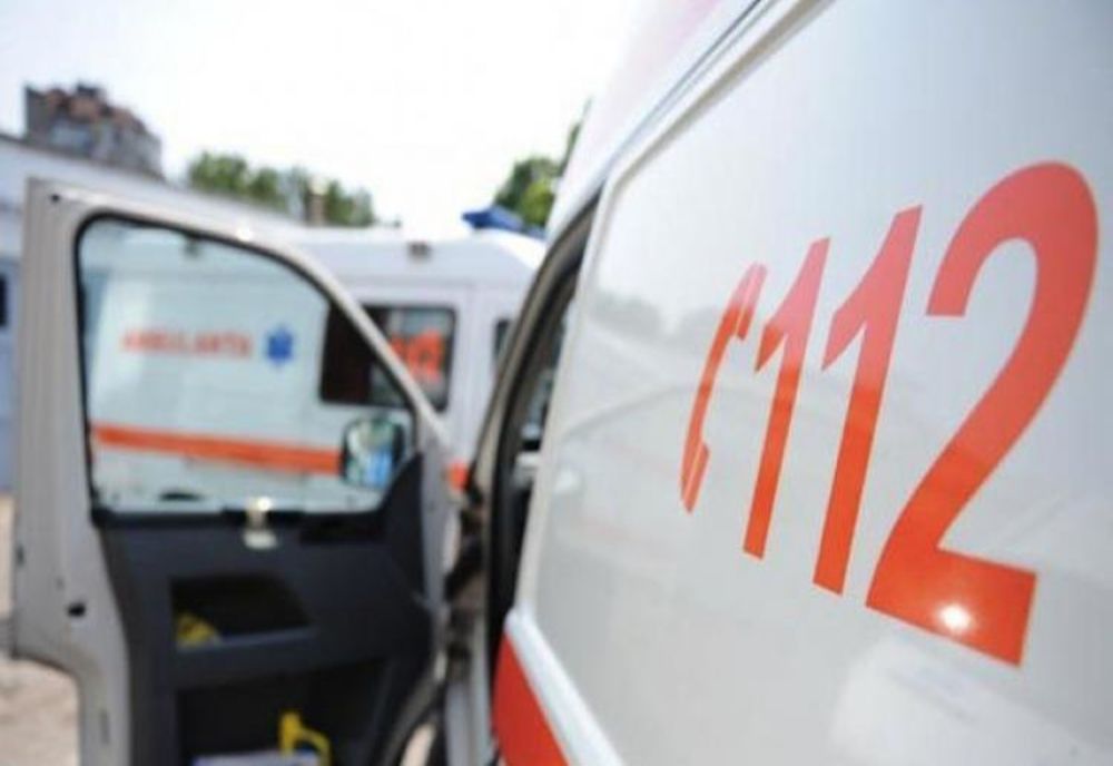 Coadă de salvări în curtea spitalului de Boli Infecţioase din Iaşi