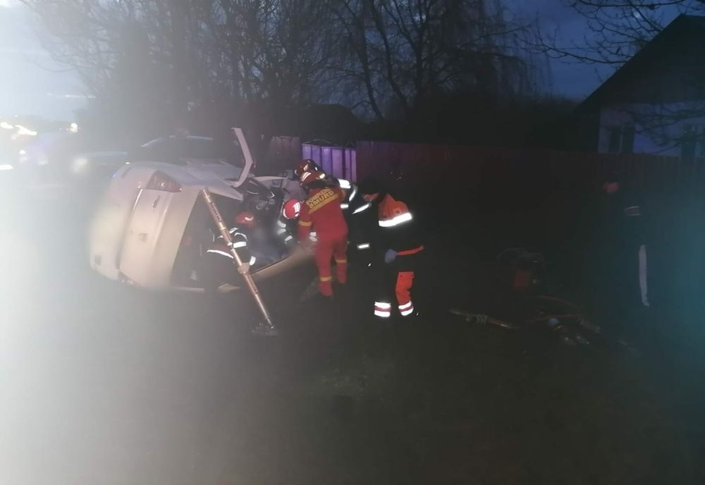 IMPACT NIMICITOR între o ambulanță și un autoturism! O femeie și-a pierdut viața! FOTO-VIDEO