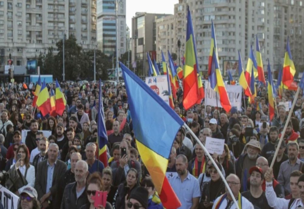 Protest în București. Revoltă față de restricții și vaccinare, după decizia CCR, la 2 ani de pandemie