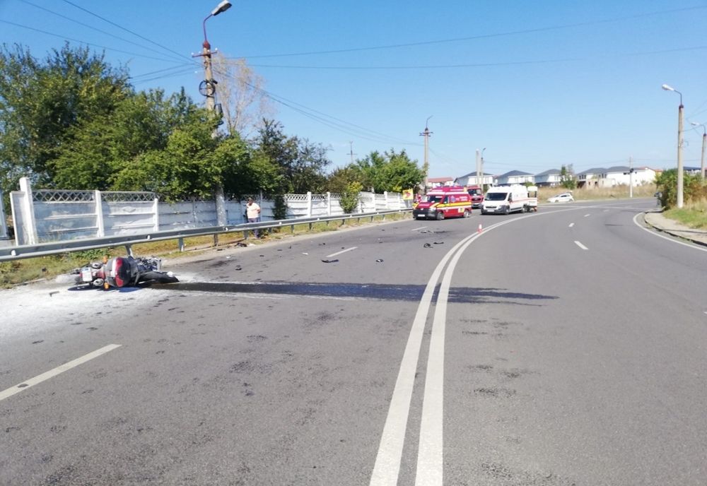 Motociclistul rănit în accidentul în care a fost implicată Monica Macovei, transportat de urgență la București