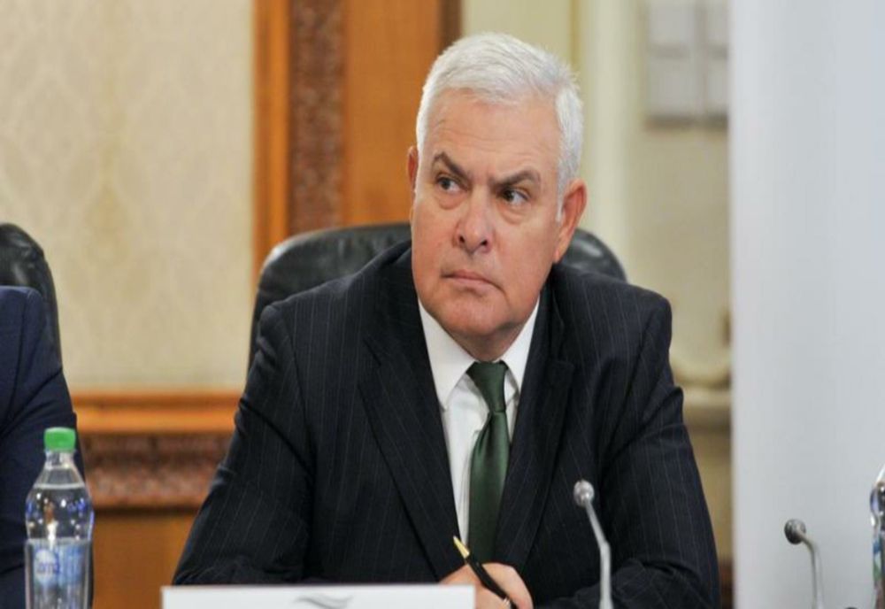 Angel Tîlvăr a depus jurământul la Cotroceni - Cine este cel care va conduce Ministerul Apărării