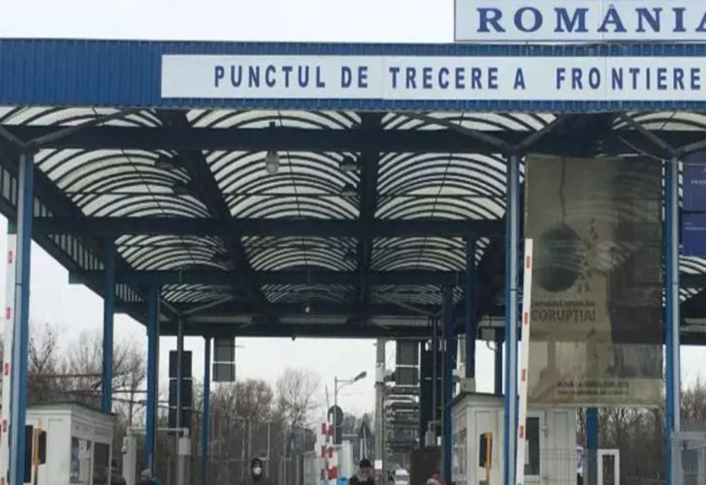 Trei spanioli suspecți, îmbrăcați în haine militare, voiau să intre în România - Când i-au verificat, vameșii au rămas șocați ce aveau în mașină