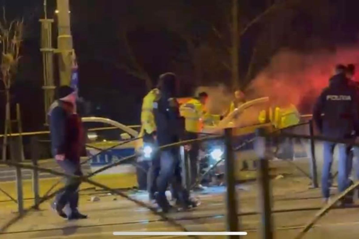 Un șofer băut a intrat în plin într-o mașină de poliție, pe Șoseaua Colentina din Capitală! Doi agenți de poliție, răniți