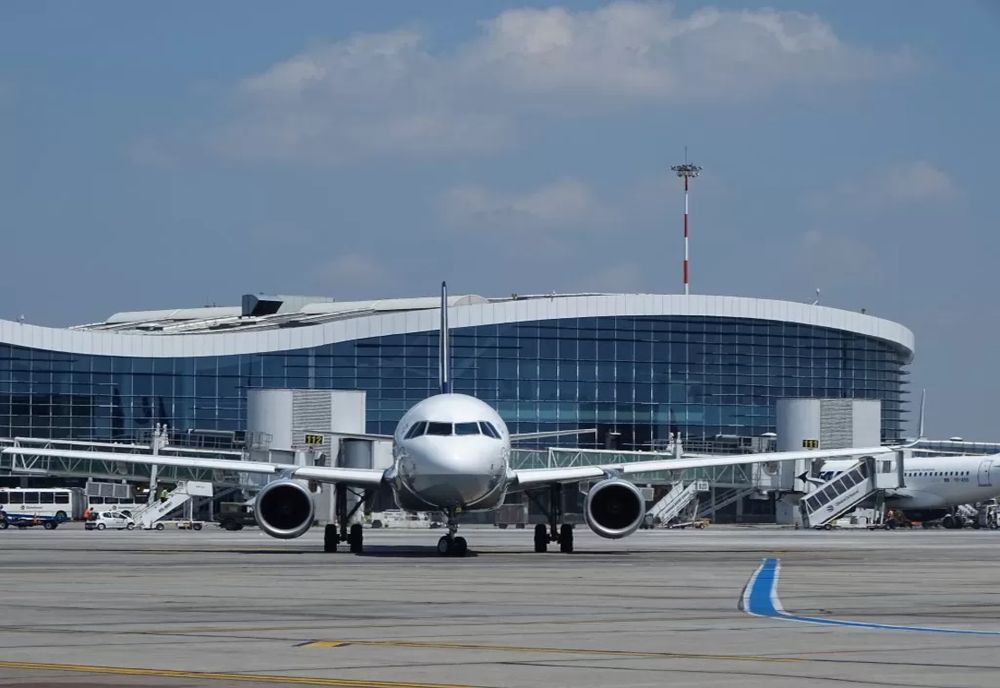 Aterizare de urgență pe Aeroportul Otopeni - Un avion reclama scurgeri de combustibil