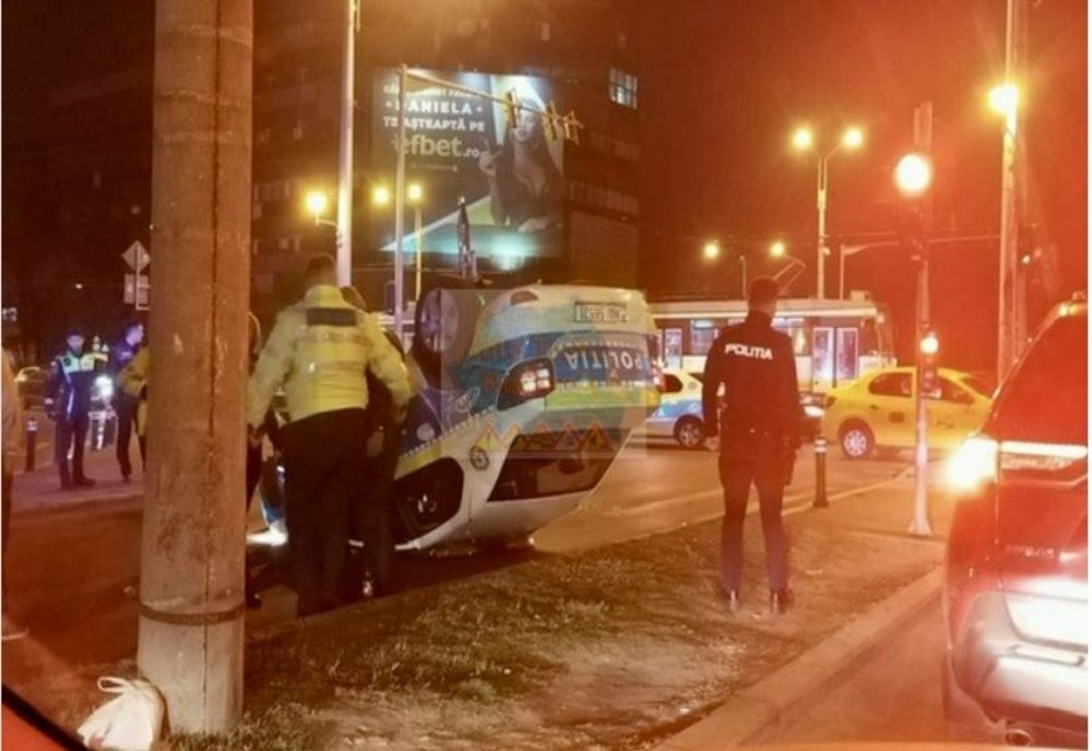 Mașină de poliție răsturnată pe Șoseaua Pantelimon din Capitală