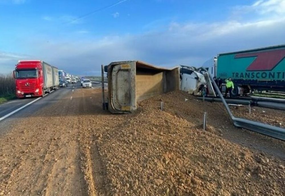 Accident grav pe A1, la Corbii Mari. Șoferul este resuscitat