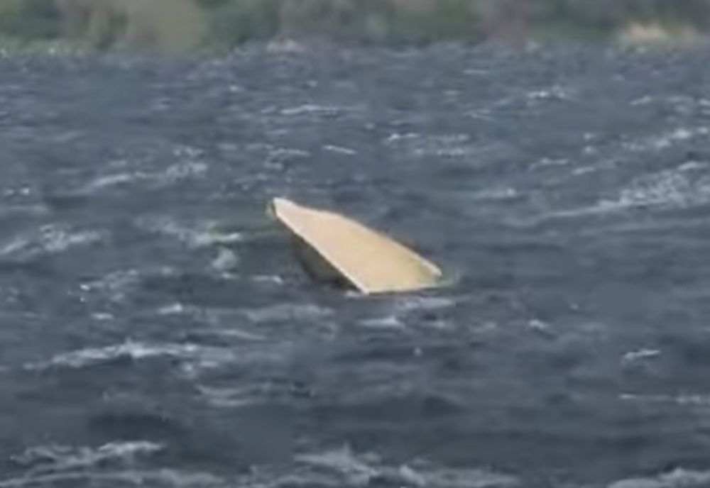 S-au răsturnat cu barca în Dunăre, în zona Cotu Pisicii. Ambarcațiunea era condusă de o femeie care, la testarea aparatul Drugtest, rezultatul a ieșit pozitiv la substanța Benzodiazepan