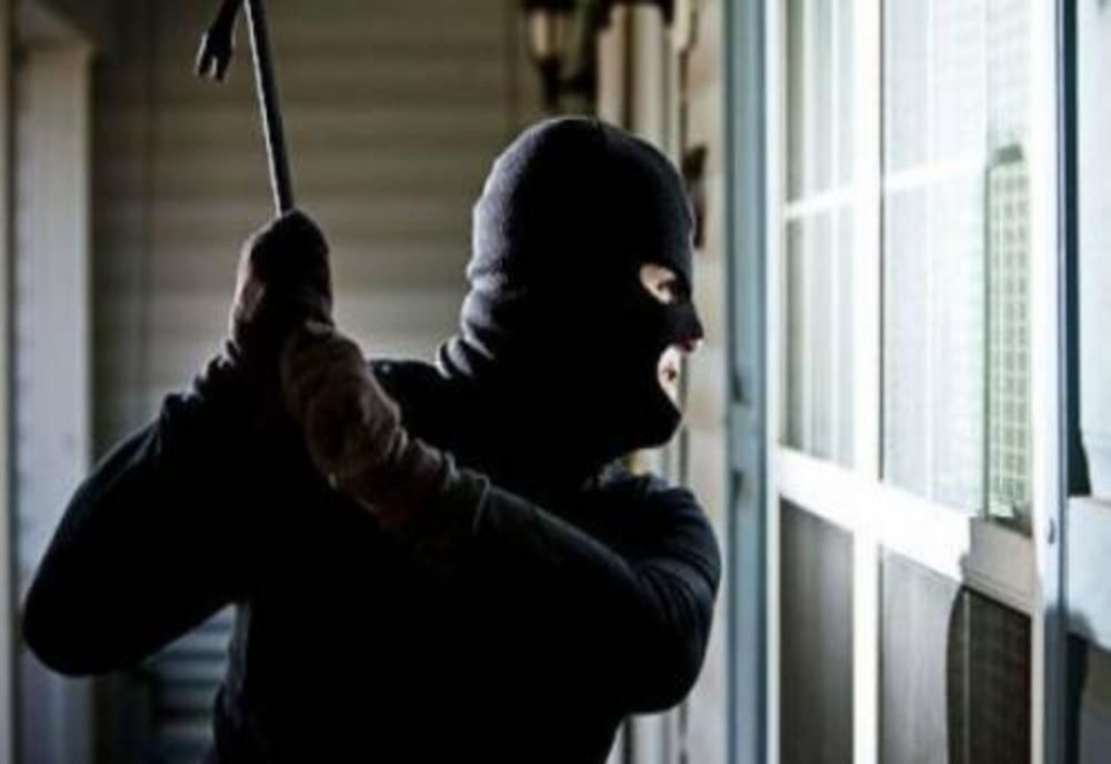 O fostă doctoriță de la Spitalul Elias a fost jefuită de iubit! Bărbatul, arestat preventiv după ce i-a furat din casă peste 30.000 de euro