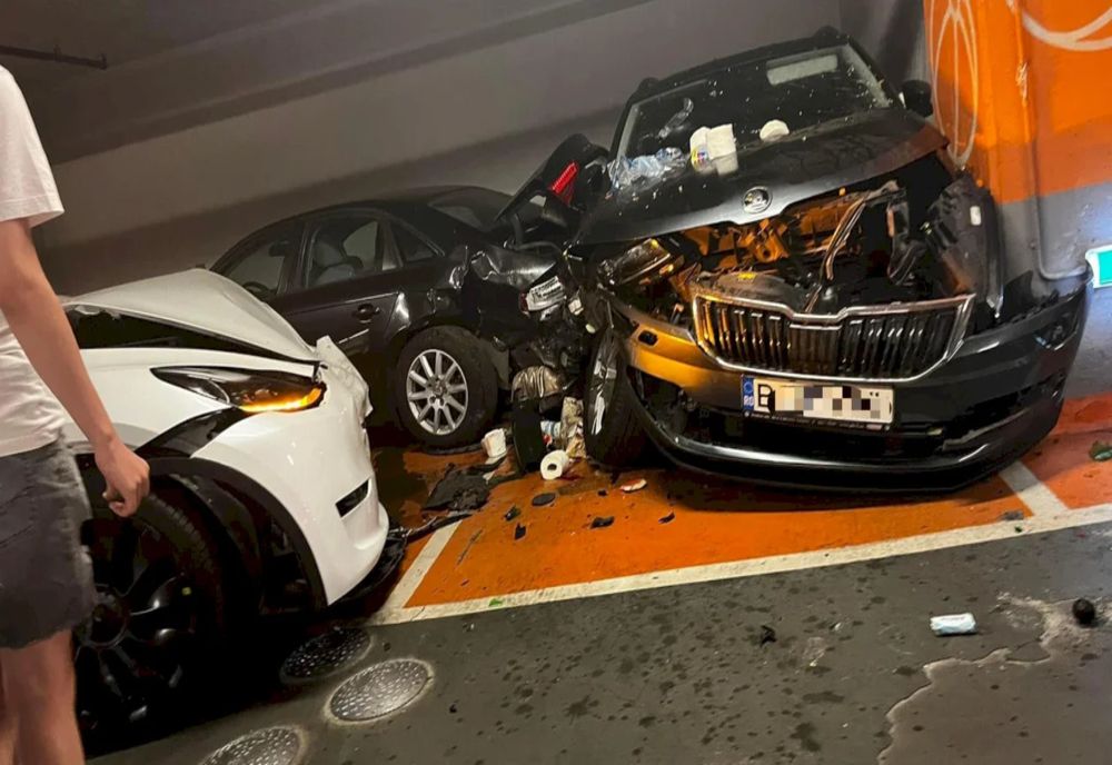 Accident în parcarea subterană a mall-ului Sun Plaza din București