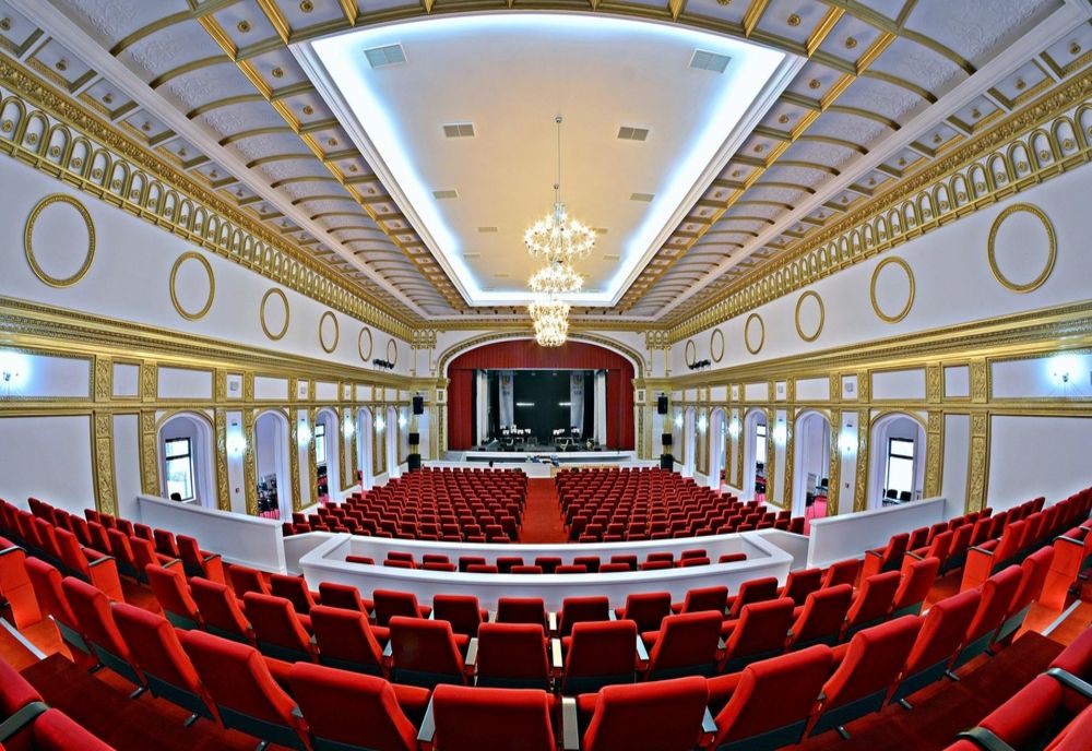 SPECTACOLE ÎN AVANPREMIERĂ SAU ÎN PREMIERĂ ÎN DESCHIDEREA NOII STAGIUNI ÎN TEATRELE BUCUREŞTENE