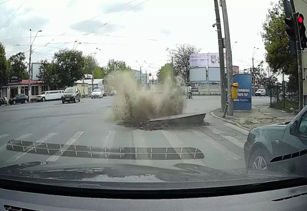 O CONDUCTĂ DE GAZE S-A SPART ÎN MIJLOCUL UNUI BULEVARD DIN BUCUREȘTI