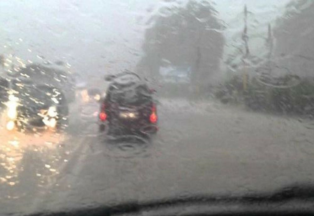 ANM: ATENȚIONĂRI COD GALBEN DE PLOI ȘI VÂNT PUTERNIC