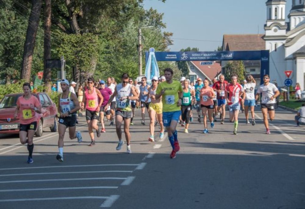 PESTE 12.000 DE ALERGĂTORI, LA MARATONUL BUCUREŞTI