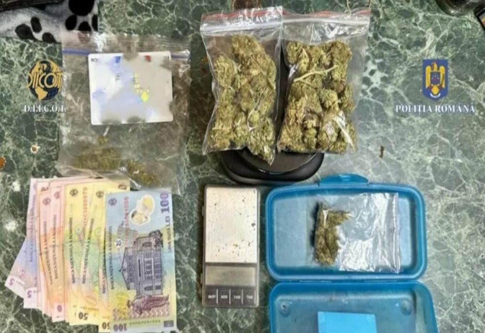 TRAFICANȚI PRINȘI ÎNCERCÂND SĂ ASCUNDĂ DROGURI ÎN GHIOZDANUL UNEI MINORE