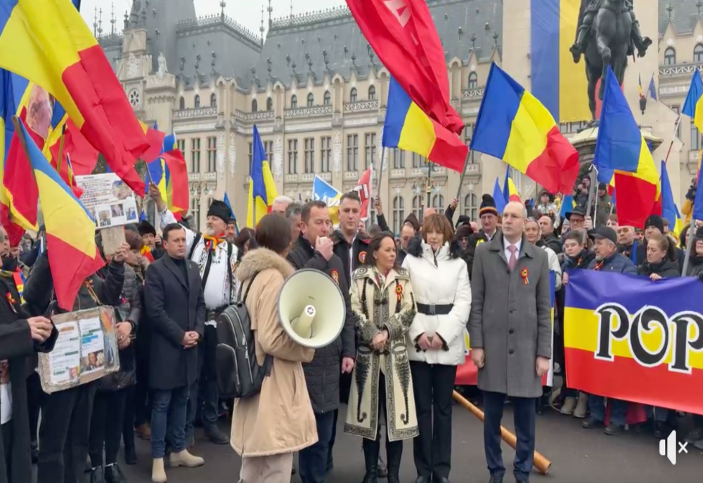 PROTESTE ȘI NEMULȚUMIRI ÎN PIAȚA UNIRII DIN IAȘI LA DEBUTUL MANIFESTĂRILOR OFICIALE