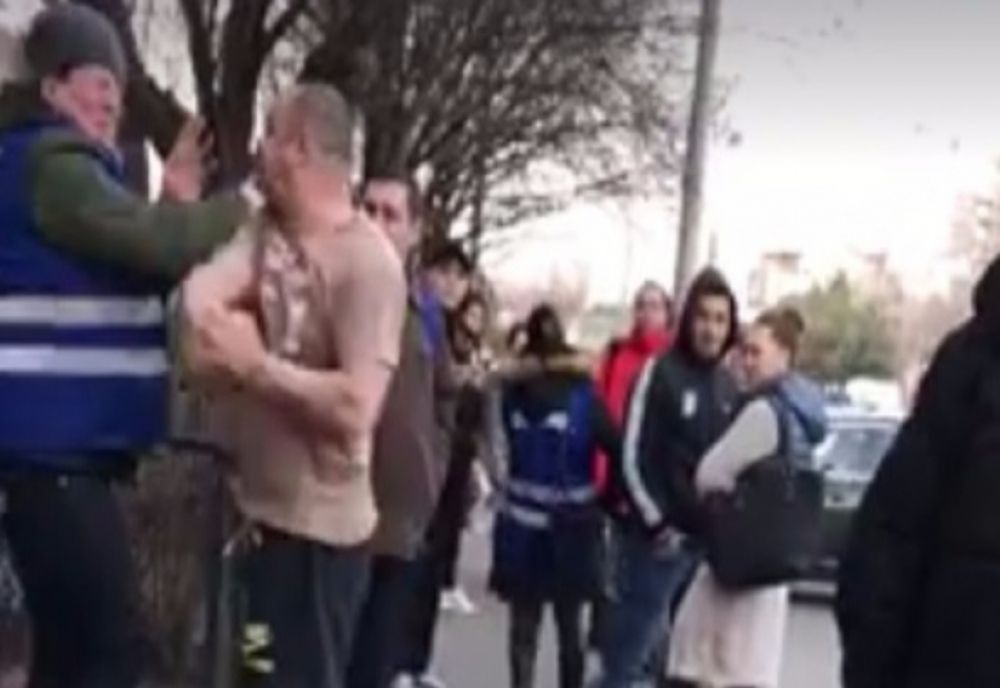 CONTROLOR STB, BĂTUT ÎNTR-UN TRAMVAI DIN BUCUREȘTI! A AJUNS LA SPITAL CU NASUL FRACTURAT