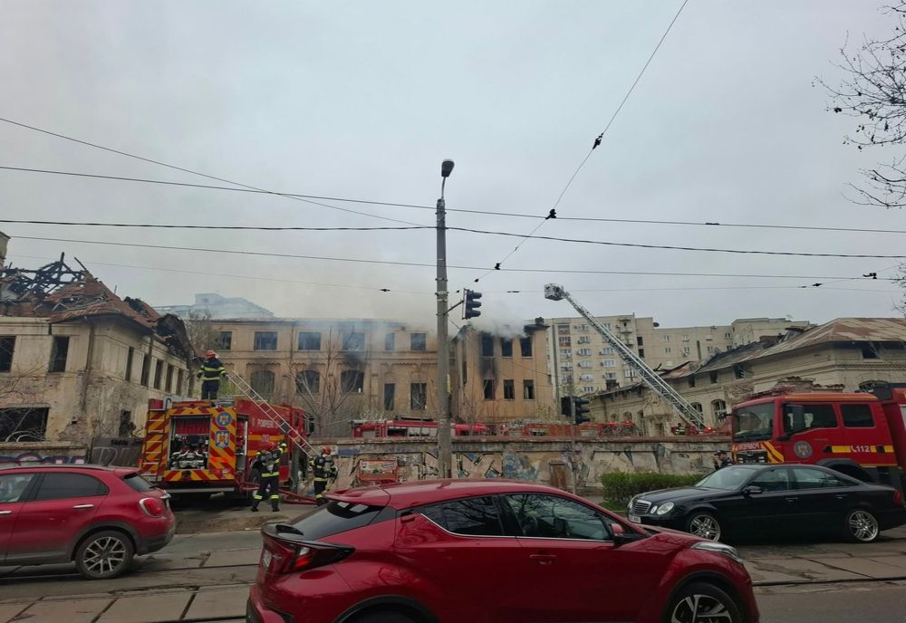 UN NOU INCENDIU LA FOSTUL LICEU TIMPURI NOI DIN CAPITALĂ