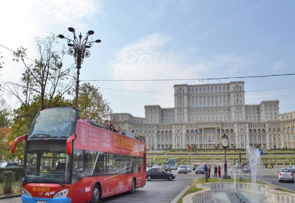 AUTOBUZELE BUCHAREST CITY TOUR VOR REVENI, ÎN SEZONUL ESTIVAL, PE TRASEUL TURISTIC