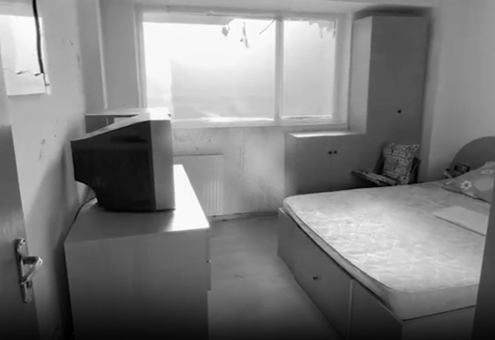 IMAGINI CUTREMURĂTOARE DIN APARTAMENTELE DISTRUSE DE EXPLOZIA DIN RAHOVA. URME DE SÂNGE PE PEREȚI, LA DOUĂ SĂPTĂMÂNI DE LA TRAGEDIE