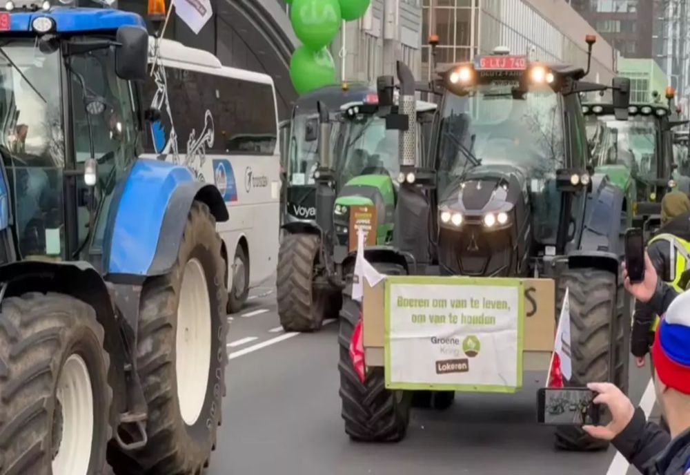 Summit UE, sub presiune: fermierii au blocat Bruxelles-ul cu sute de tractoare VIDEO