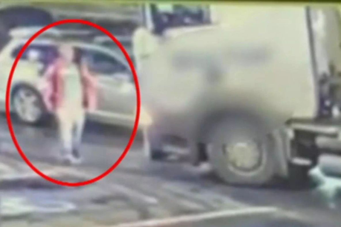 Scandal în parcarea unui supermarket din Sectorul 6: șofer amenințat cu pistolul după un conflict în trafic