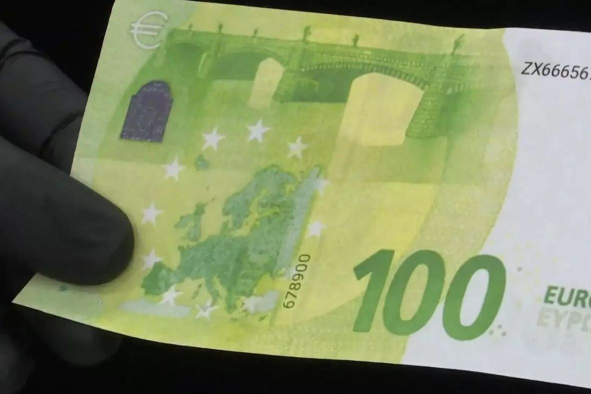 Bancnote false din "fabrica" de la Suceava, folosite la cumpărarea de telefoane de ultimă generație în București și Ilfov