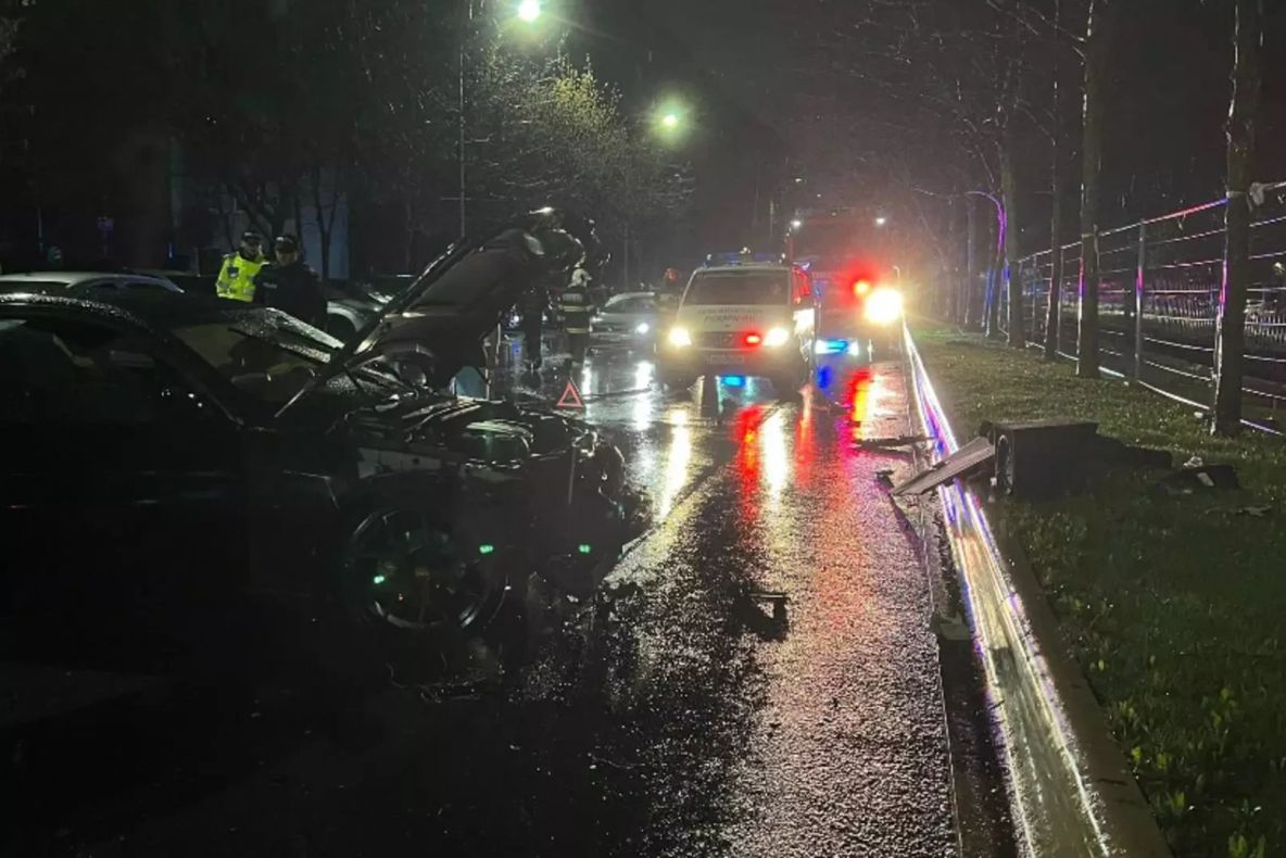 Opt autoturisme avariate după ce un șofer de 20 de ani a pierdut controlul mașinii, pe bulevardul Theodor Pallady din Capitală