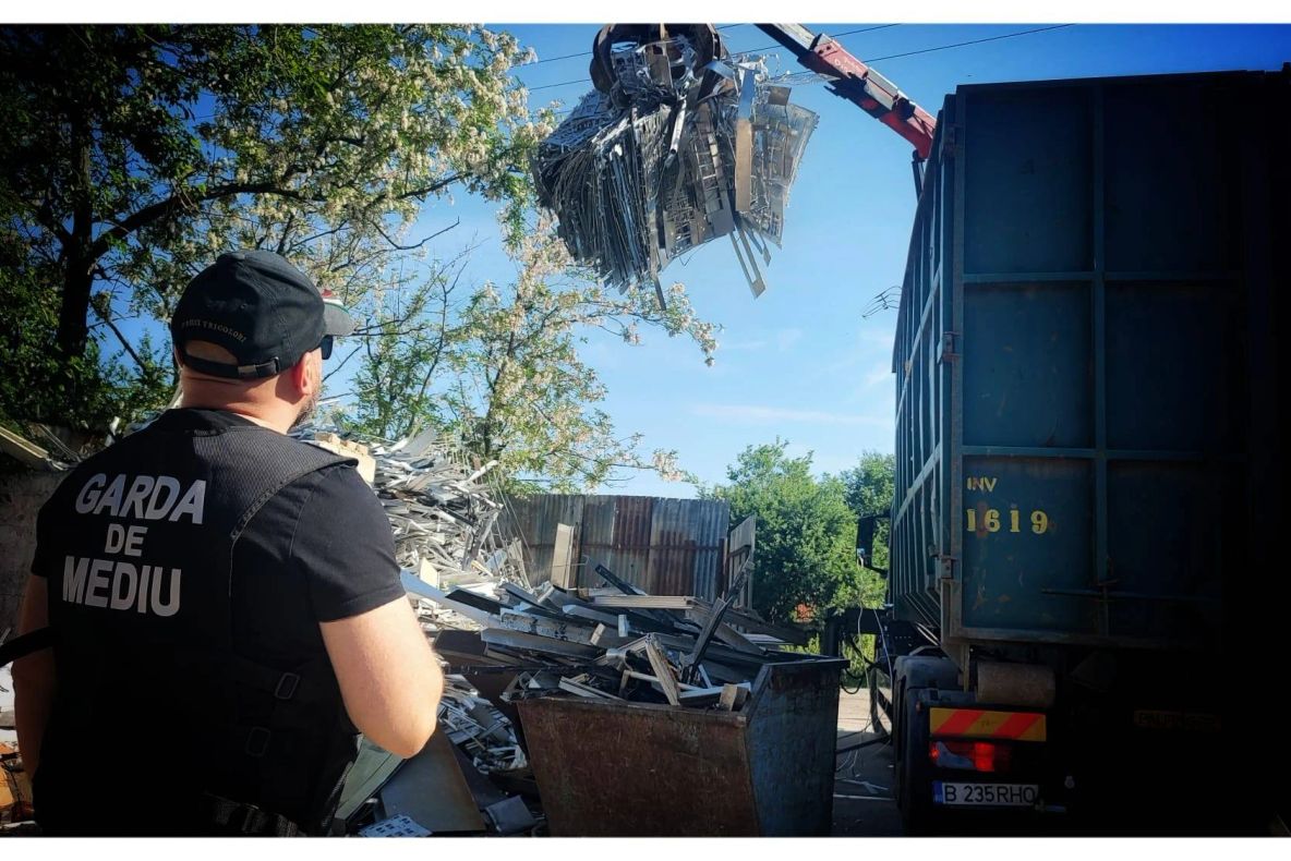 Descinderi la Sintești după incendierile de deșeuri. Garda de Mediu a descoperit depozite ilegale de cupru și aluminiu