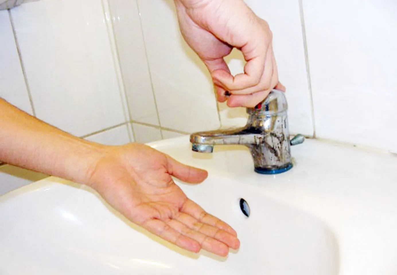 Peste 3.000 de blocuri din Sectoarele 3 și 4 din București rămân fără apă caldă timp de două săptămâni