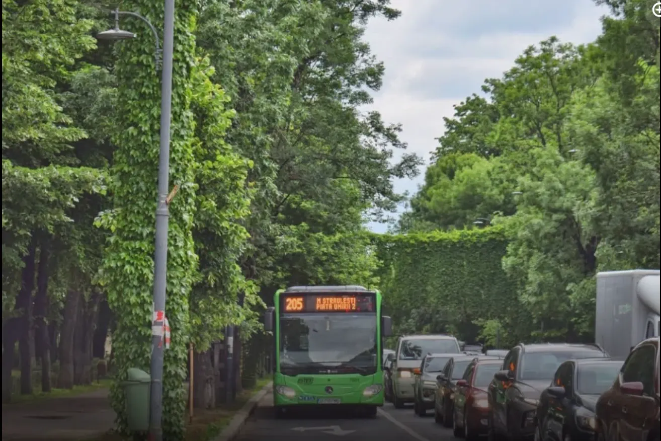 Liniile 100, 203 și 205 din București își modifică traseele în weekend. Restricții pe Șoseaua Kiseleff